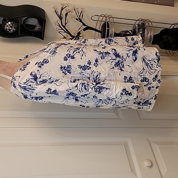 Philosophy Porcelain Floral V Neck Button Linen Blend Blouse, Size L.  EUC! - Picture 4 of 7